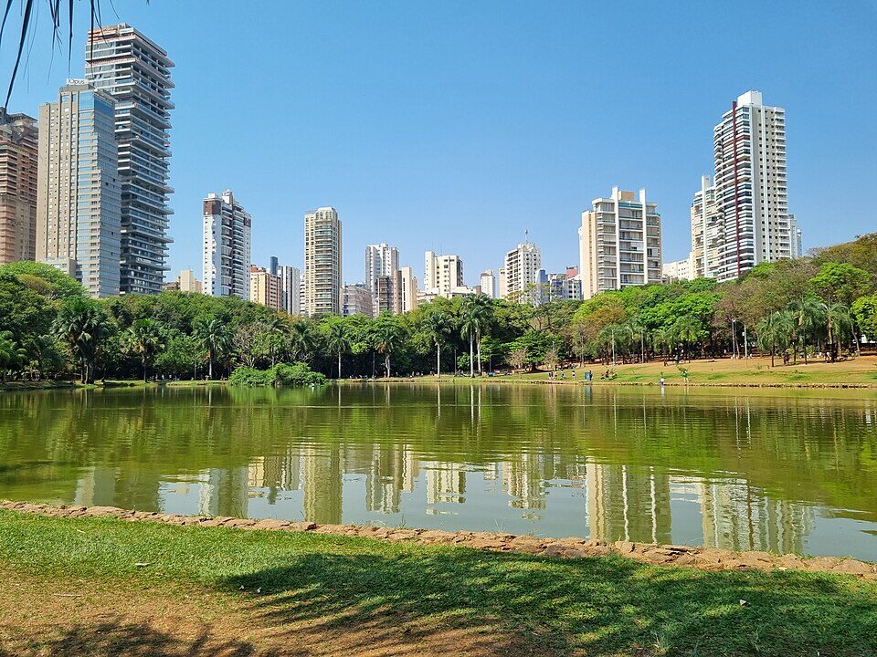 Parque Vaca Brava e o entorno do Setor Bueno, em Goiânia